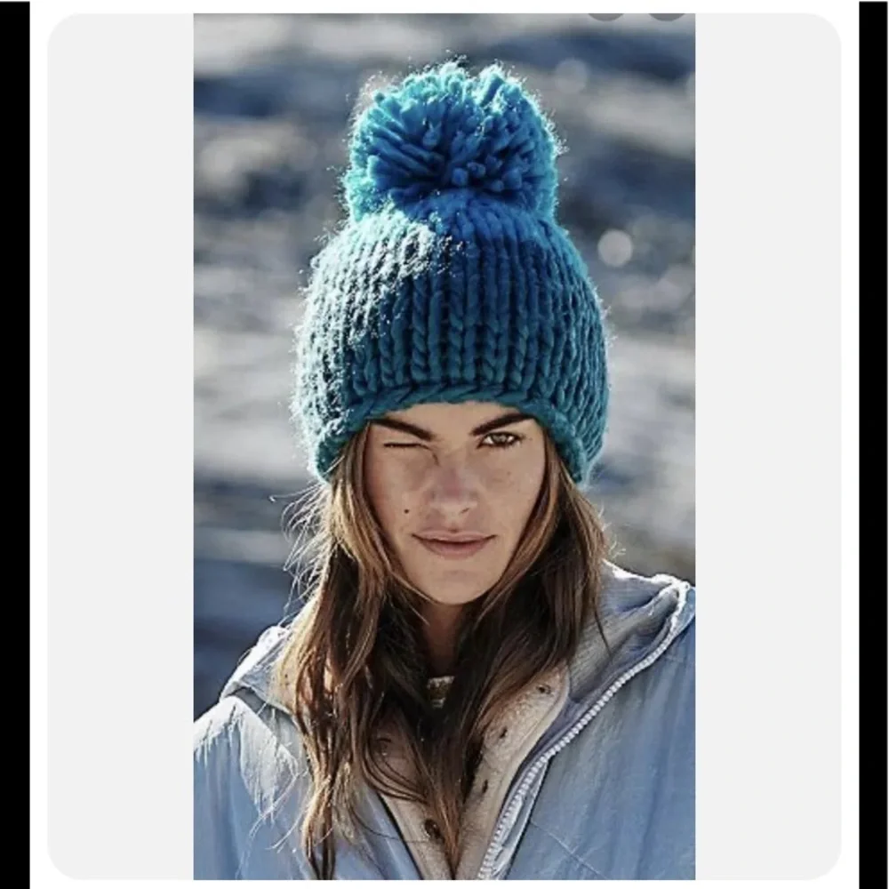 NWOT Free People Cozy Up Color Block Pom Beanie Blue